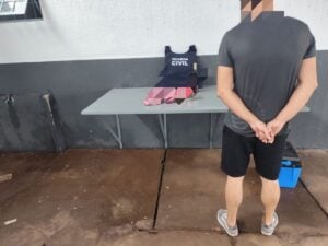 Homem é preso ao tentar furtar carnes e bebidas em Maringá