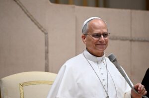 Papa Leão XIV é diagnosticado com câncer de pulmão após cirurgia em Roma