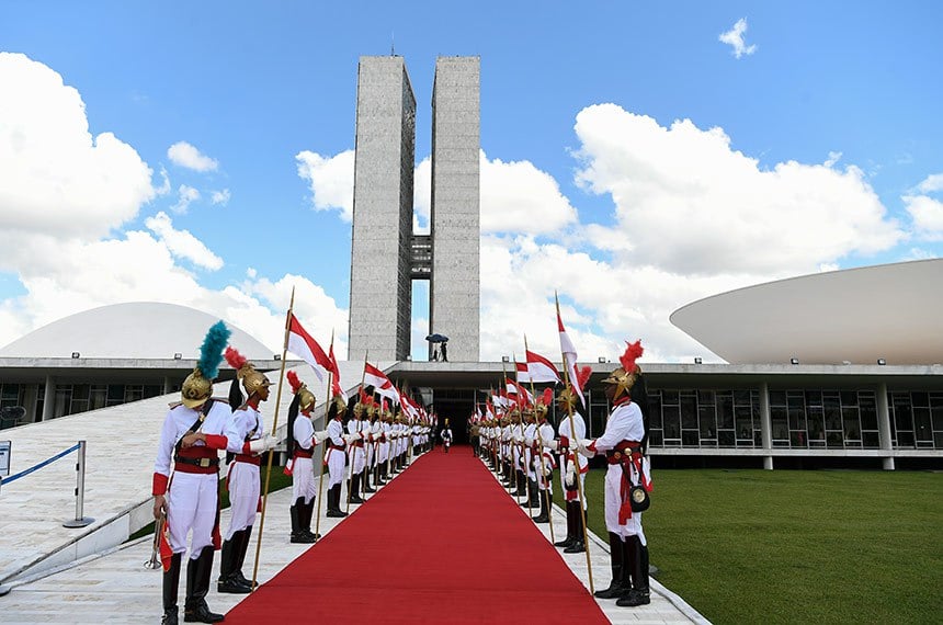 Posse dos eleitos em 2026 terá datas diferentes em janeiro